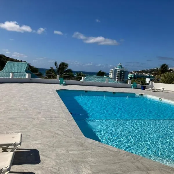 Beautiful F2 in a blue beach residence, ξενοδοχείο σε Oyster Pond