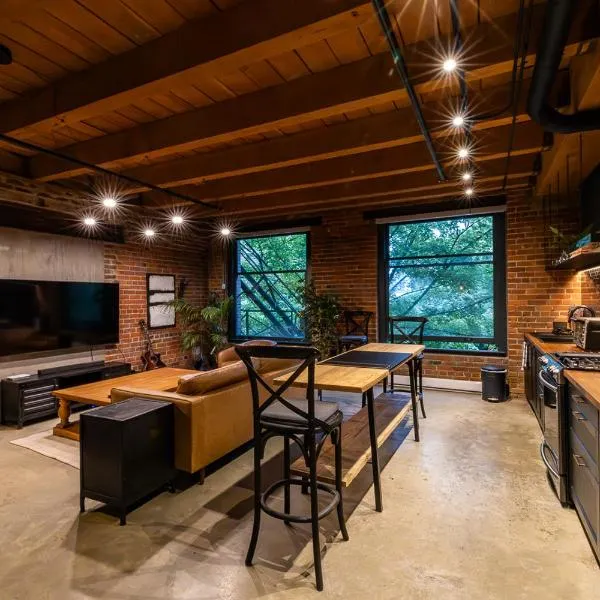 Stylish Industrial Loft - Historic Gastown, hotel en Vancouver