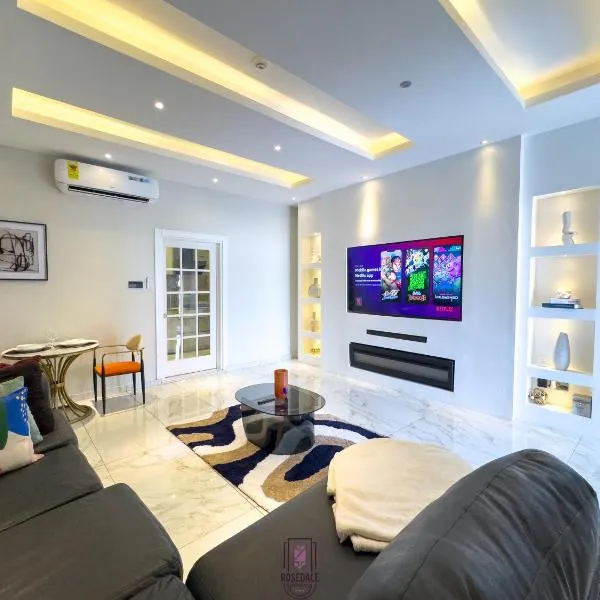 ELEGANT DUPLEX @ Rosedale Apartments, hotel en Accra