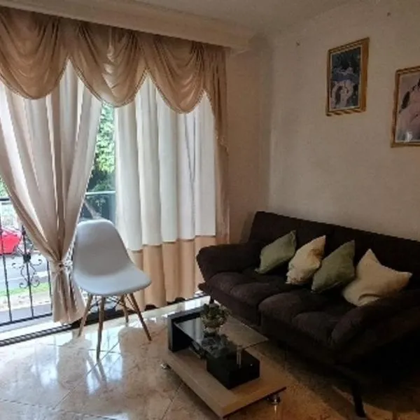 Studio cerca a estacion metro poblado, hotel in Medellín