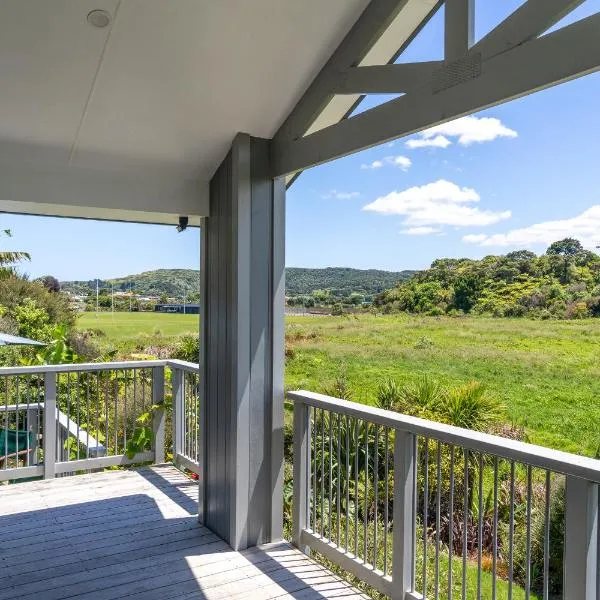 Banana Bungalow Studio, hotell i Raglan
