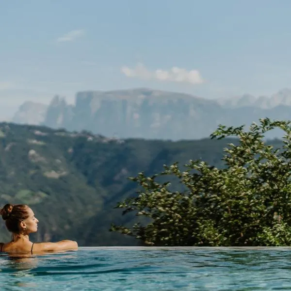 Hotel & Gasthof zum Hirschen, hotel u gradu 'San Genesio Atesino'