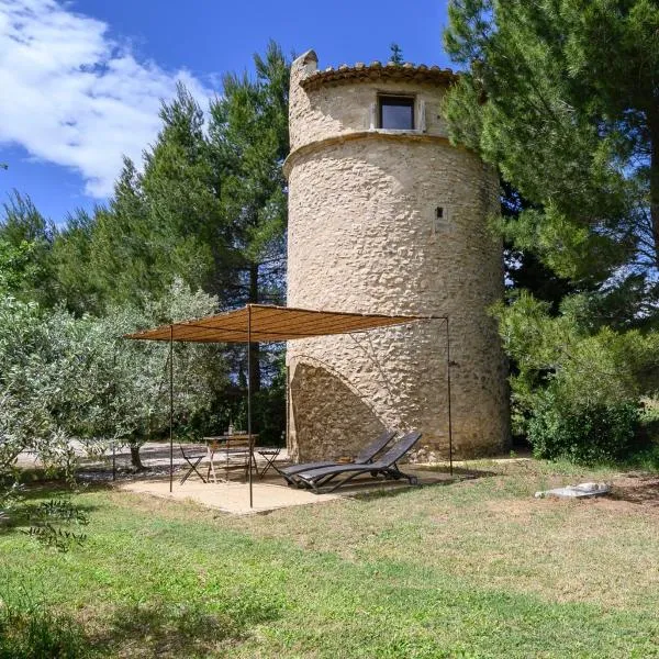 Gîte de charme face au Luberon, avec Jacuzzi, hotel in Oppède
