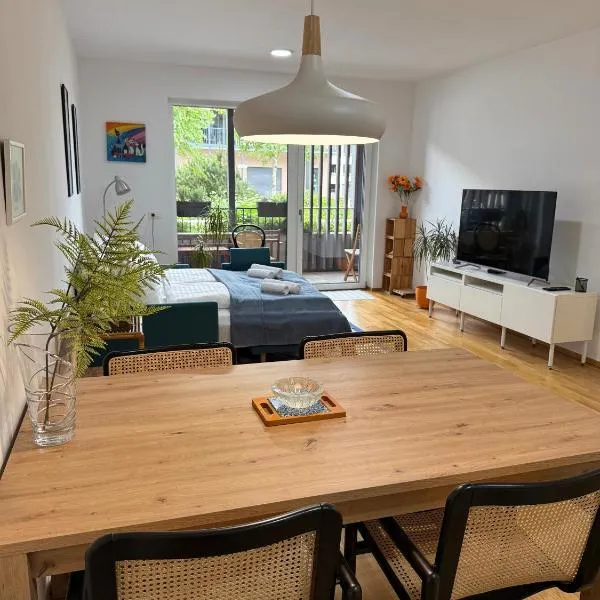 Sunrise Den Bled Apartment Where Mornings Shine, ξενοδοχείο στο Μπλεντ