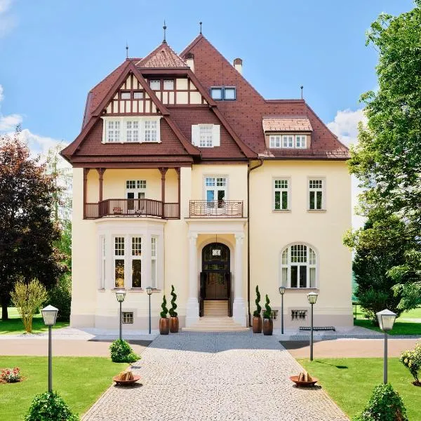 TAUROA Steirerschlössl, hotel v destinaci Zeltweg