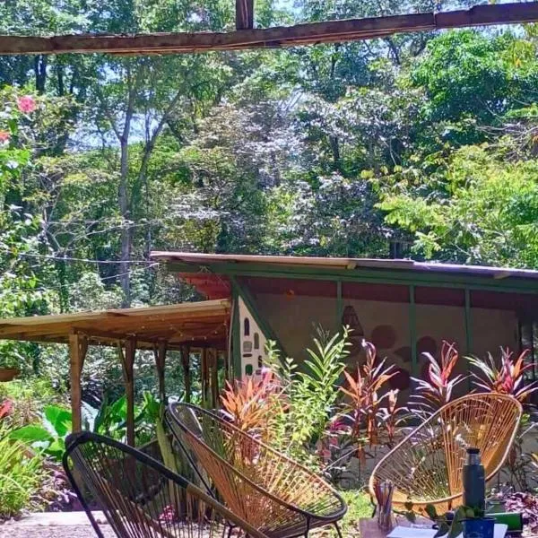 Smile Jungle Hostel: Puerto Viejo'da bir otel