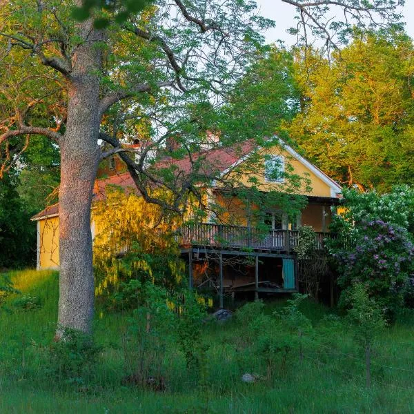 Countryside house with sauna, hotel v destinaci Enhörna