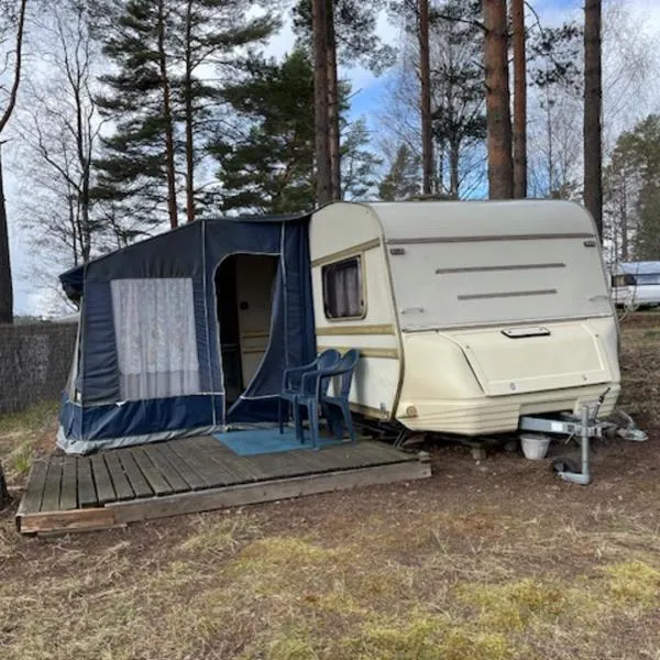 Kalustettu asuntovaunu, hotel v destinácii Kouvola