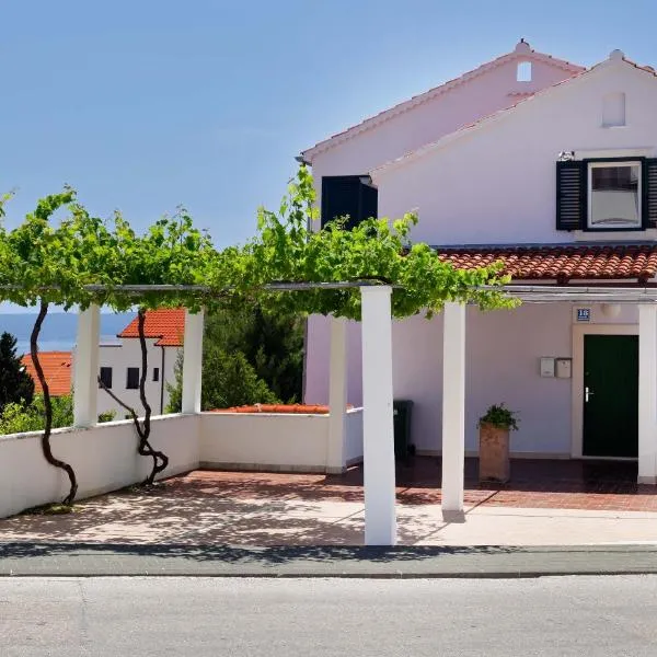 Apartments Mel, hotel in Bol