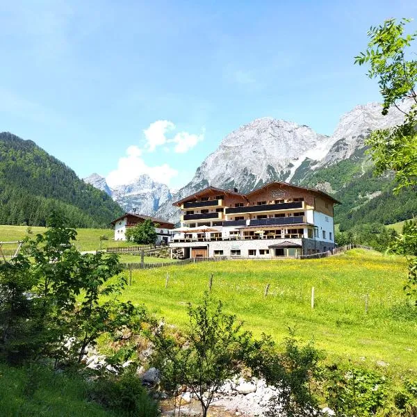 Berghotel Lämmerhof: Sankt Martin am Tennengebirge şehrinde bir otel