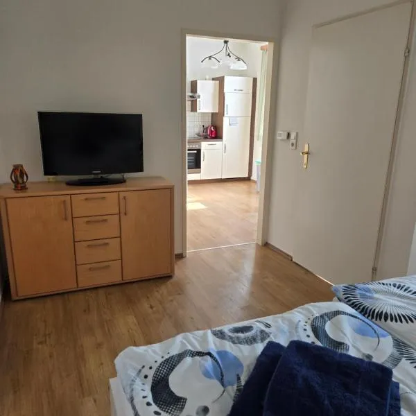 Ferienwohnung nähe Red Bull Ring mit eingezäunten Garten, hotel v destinaci Judenburg