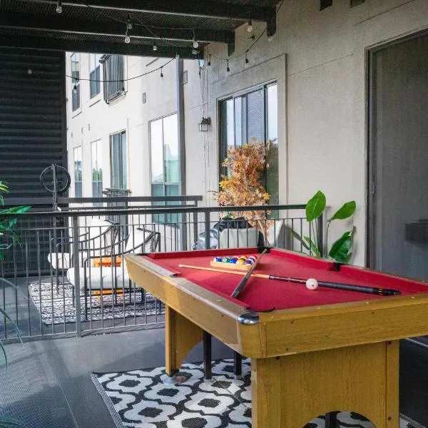 The Treehouse Spacious & Fun 2BR Retreat in the Heart of the Domain, hotel en Austin