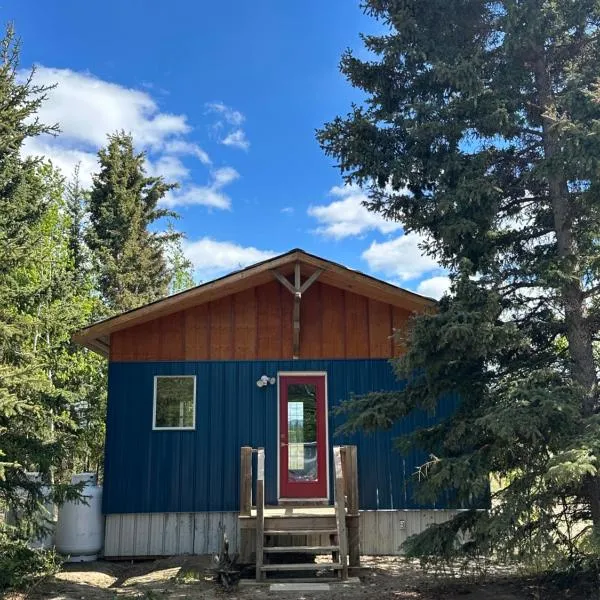Cabin with Fields of Dreams, Hotel in Whitehorse