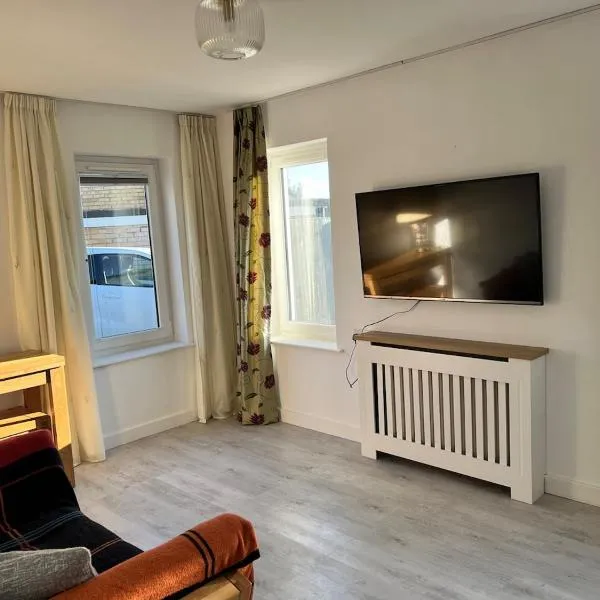 Self-contained ground level cottage with hill view, hotel u gradu Edinburg