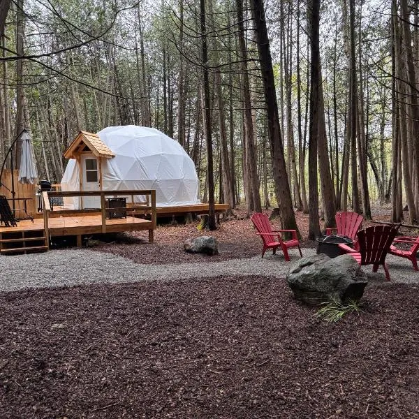 The Bonne Chere at New Frontiers Retreat, hotel in Eganville