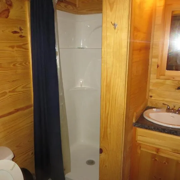 All Tucked Inn Cabins, hotel in Stockdale