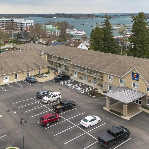 Comfort Inn & Suites Thousand Islands Harbour District, hotel v destinaci Gananoque