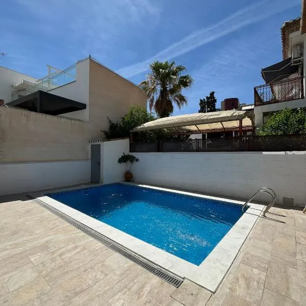 Alquibla relax y armonía con piscina junto a restaurantes y supermercados, Hotel in Granada