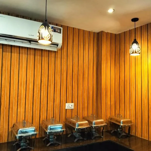 P S Grand By Iconic Near Delhi Aerocity, hotel in New Delhi