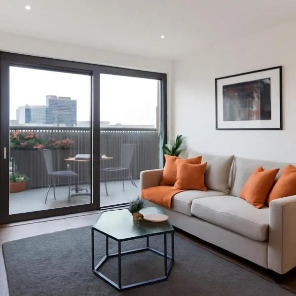 Your Cozy Canny Town Haven, hotel in London