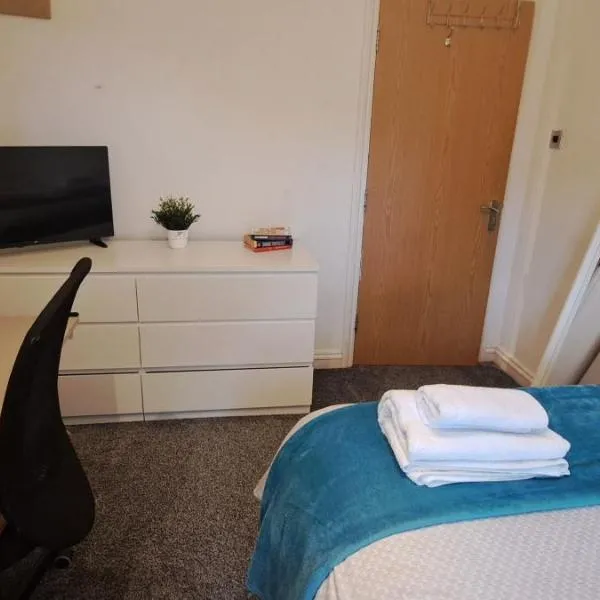 본머스에 위치한 호텔 Double Rooms near Bournemouth Hospital ensuite or shared bathroom options