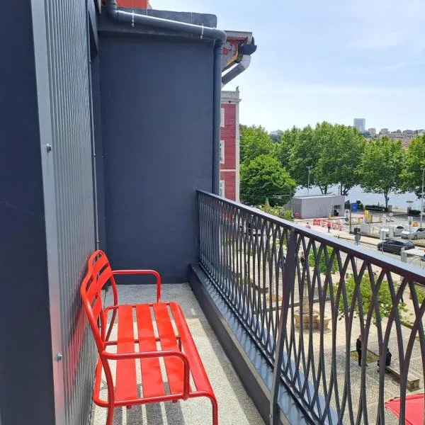 H2OPorto Miragaia - Riverfront apartments in Porto historic district, hotel in Porto