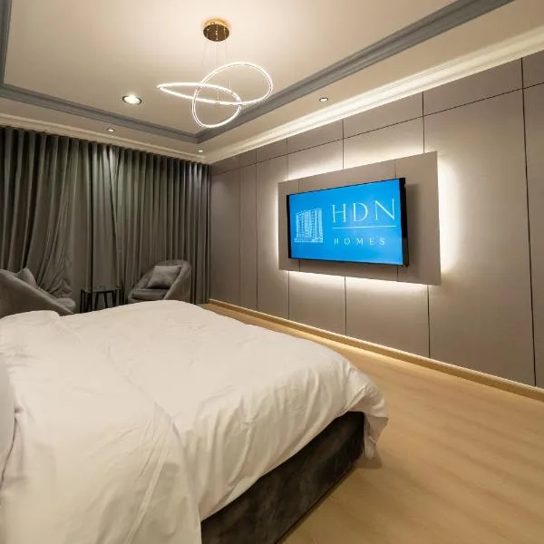 Luxuries Apt,Self-Entry,65 4K TV Smart A4、リヤドのホテル