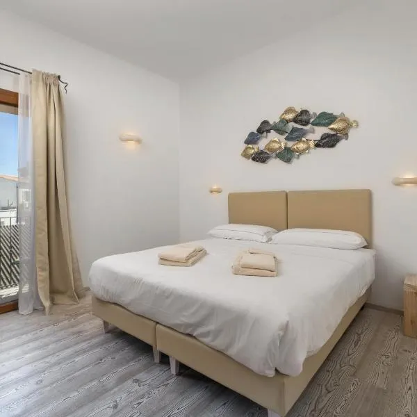 The Square Rooms and Suites, hotel in Cannigione