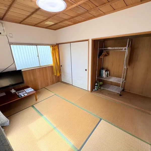 まるまる一棟貸しのプライベート空間-バナナハウスホテル-駐車場付き, hotel v destinaci Akaren