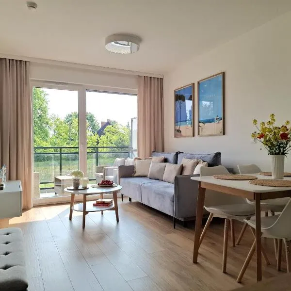Jantar Resort - Rodzinne Apartamenty z Parkingiem, Strefą Grilla i Placem Zabaw by Flatbook, готель в Янтарі