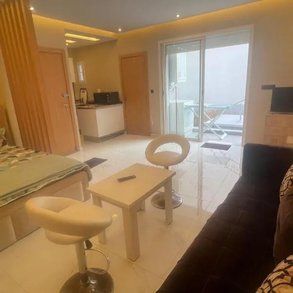 Cozy studio with terrace Hassan, hotel in Rabat