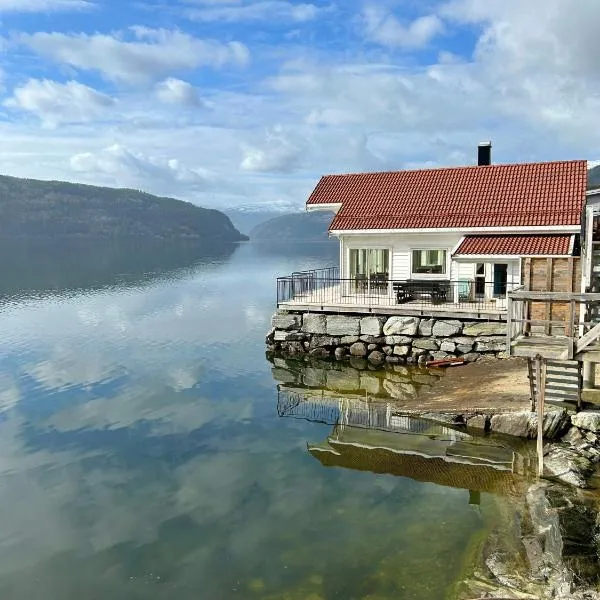Stryn Fjord Lodge Faleide، فندق في سترين