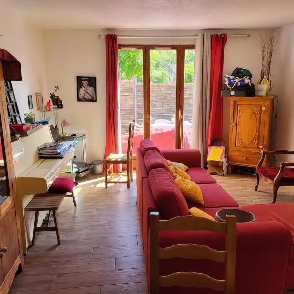 Maison au cœur du Verdon 2 chambres et terrasse、アルマーニュ・アン・プロバンスのホテル