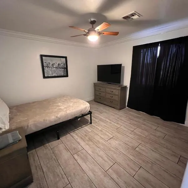 Downtown Secluded Room 3, hotel in Phoenix