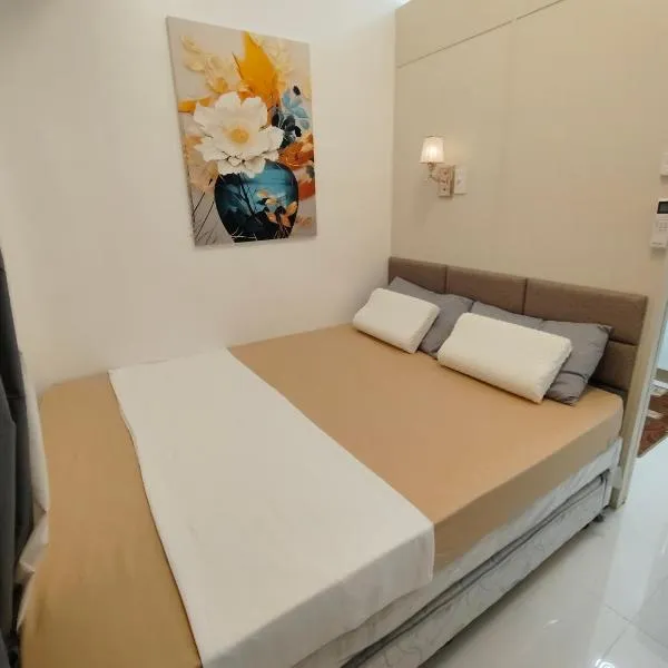 Paradise Staycation at South, hótel í Manila