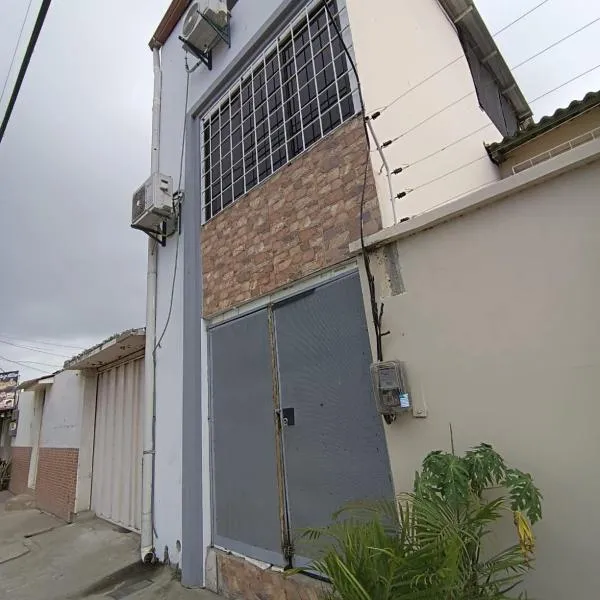 La casa de las Flores, ξενοδοχείο σε Manta