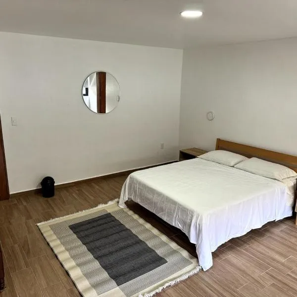 Nice apartment in Las Lomas, hotel i Mexico City