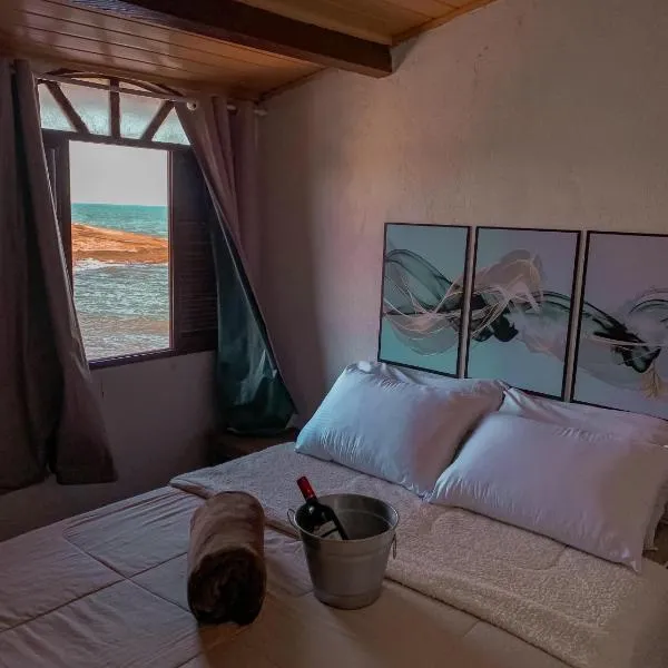 Suíte, situada na Casa Pé na Areia 027, hotel in Guarapari