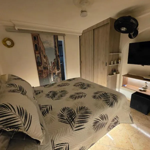 Studio cerca a estacion metro poblado, hotel en Medellín