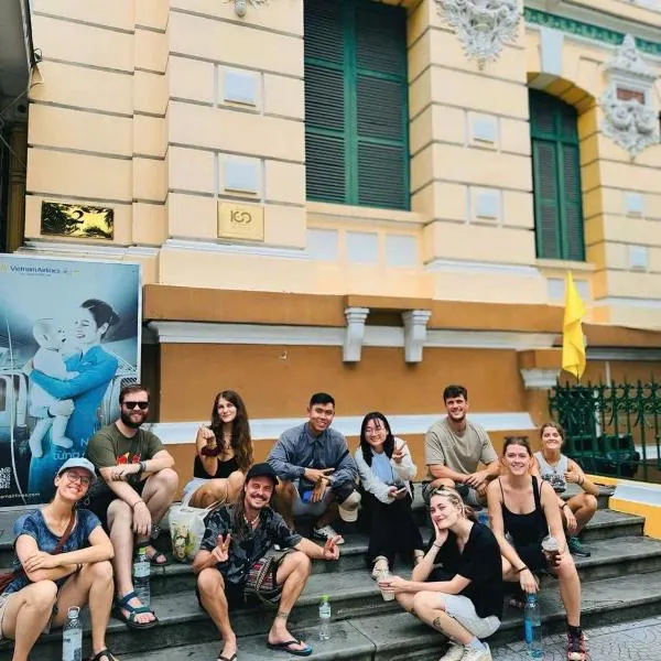 Saigon Authentic Alley Hostel - Daily Walking City Tour, Cooking Class, Food Tours, FREE Fresh Breakfast, Gym & Rooftop Billiard, hotel v Ho Či Minově městě