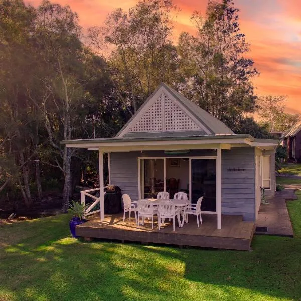 Beach Shack on the Lagoon, hotel in Berrara