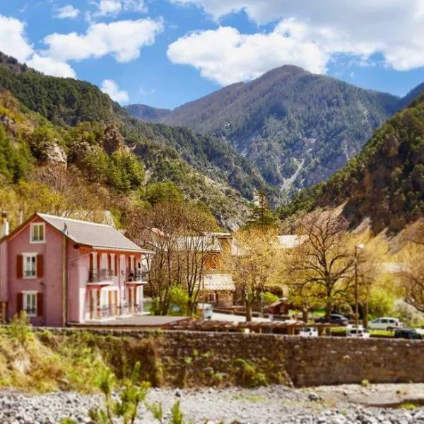 Hotel Restaurant Le Col de Crous, hotel a Péone