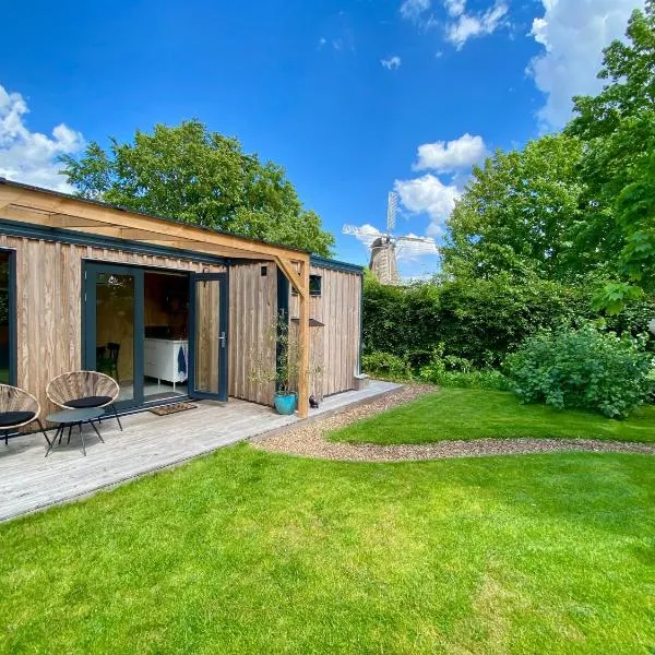 Tiny House The Cabin, hotel in Peize