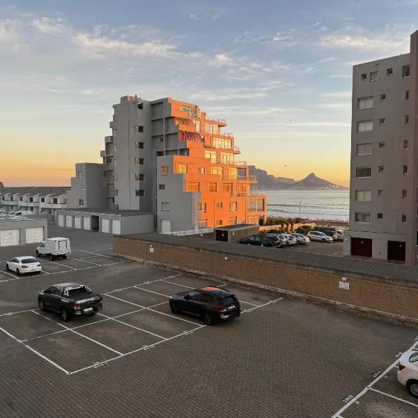 SeeHUYS Boutique Bloubergstrand Beachfront Studio, hotel v destinaci Cape Town