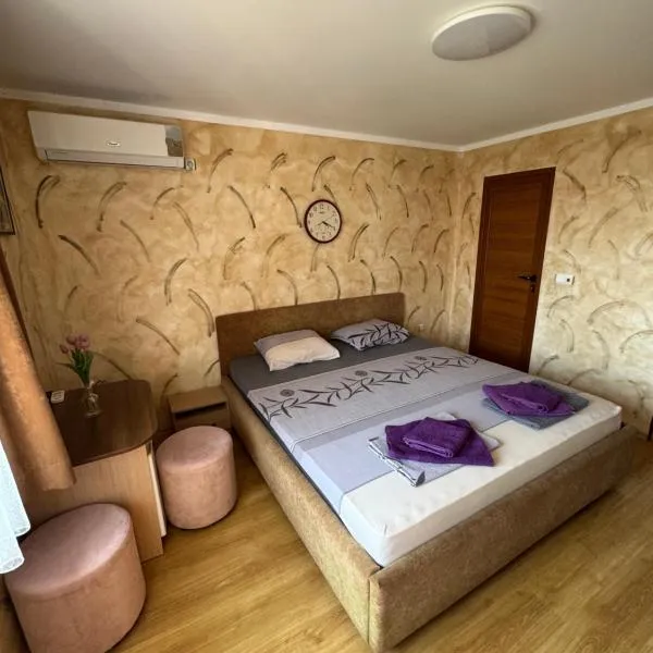 Guest House Amfora with a sea view, hotel in Sozopol