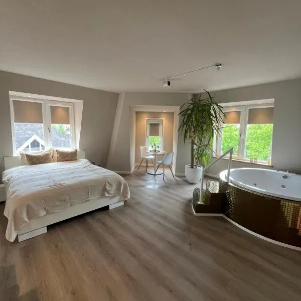 Luxury Private Spa with golden bath, cinema and sauna, ξενοδοχείο σε Bodegraven