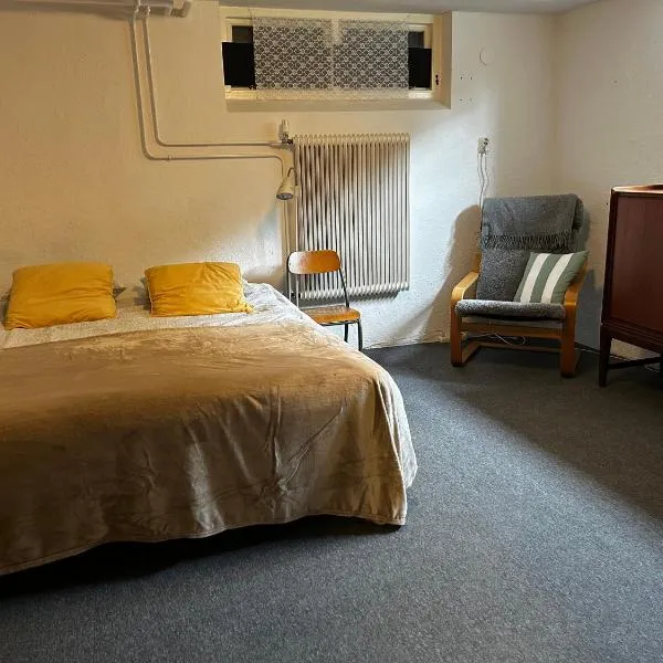 Simrishamn, Österlen - privat boende med egen ingång, hotel in Simrishamn