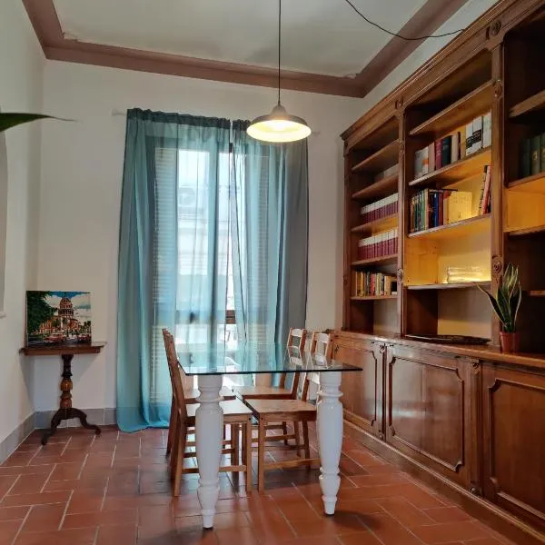 Casa Azzurra, Giardino, Centrale e Vicina al Mare, hôtel à Viareggio