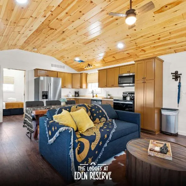 The Lodges at Eden Reserve - Pet Friendly Cabins Near Ark, hotel v destinaci Williamstown