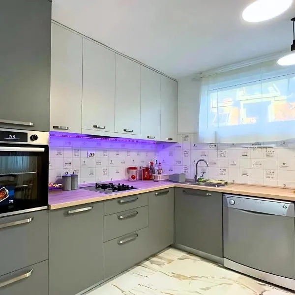 Tivat Garden Apartments - Near Airport & Beach, Quiet Stay, מלון בטיווט